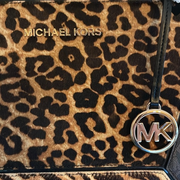 Michael Kors Purse/Leopard Print - Picture 2 of 4